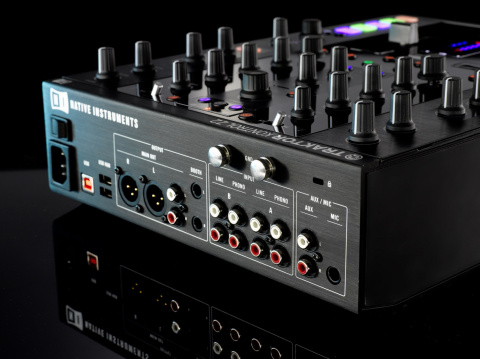 Native Instruments - Traktor Kontrol Z2 Native Instruments - Traktor Kontrol Z2
