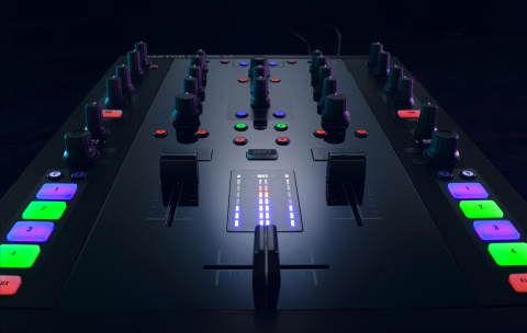 Native Instruments - Traktor Kontrol Z2 Native Instruments - Traktor Kontrol Z2