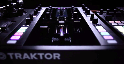 Native Instruments - Traktor Kontrol Z2 Native Instruments - Traktor Kontrol Z2