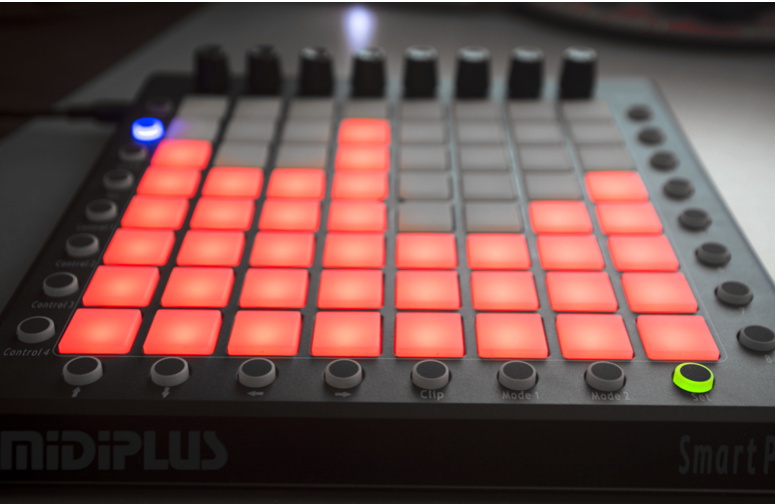 MIDIPLUS- SMARTPAD Kontroler z 64 padami MIDIPLUS- SMARTPAD Kontroler z 64 padami